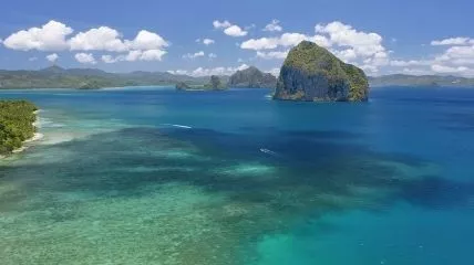 Philippines country has 7000 beautiful islands.